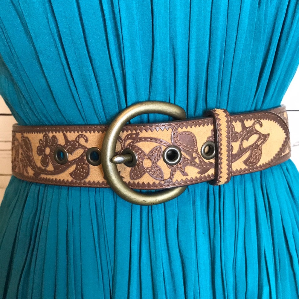 🎄Fossil leather embossed belt floral design
